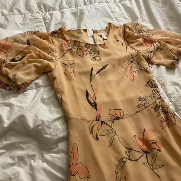 ✨FINAL SALE✨H&M Beige midi dress - Picture 4 of 6